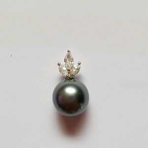 Black pearl and crystal pendant